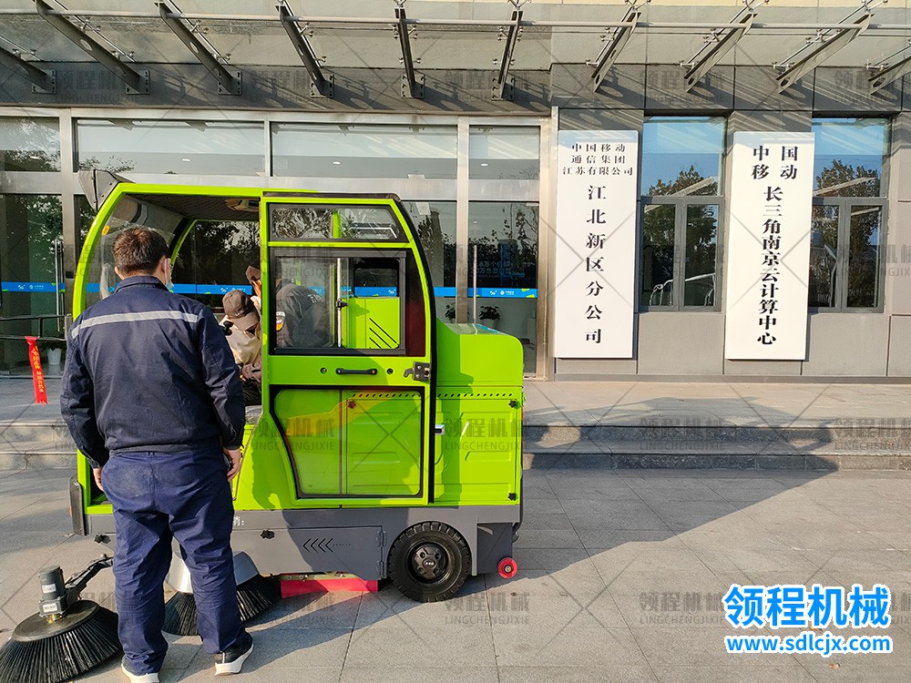 領(lǐng)程掃地車應(yīng)用案例之中國移動(dòng)圖1.jpg