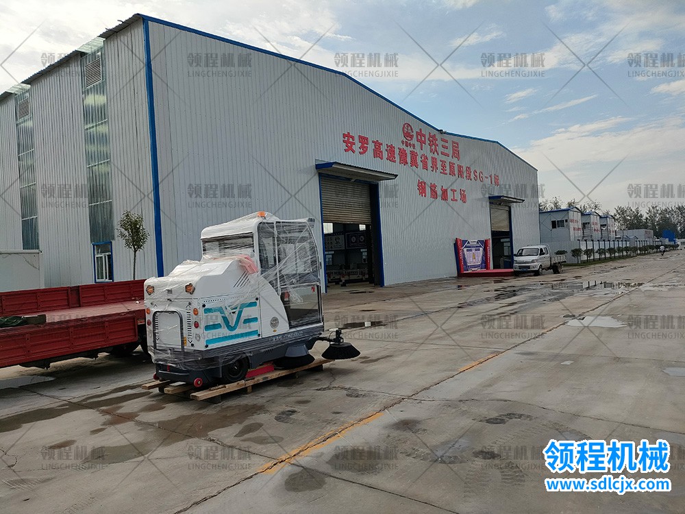 領(lǐng)程電動掃地車應(yīng)用場景之中鐵三局鋼筋加工場圖2.jpg